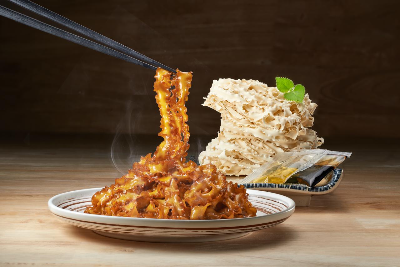 Knife-sliced noodles with braised sauce
